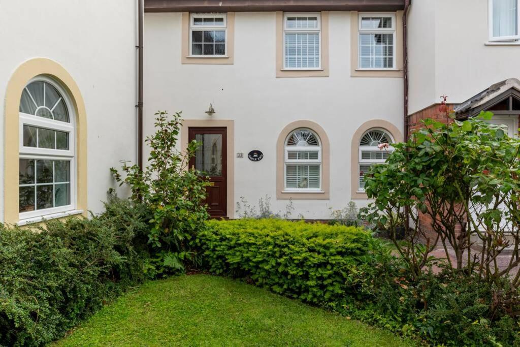 A Cheerful Three Bedroom House In Leafy Lytham Lytham St Annes Exteriör bild