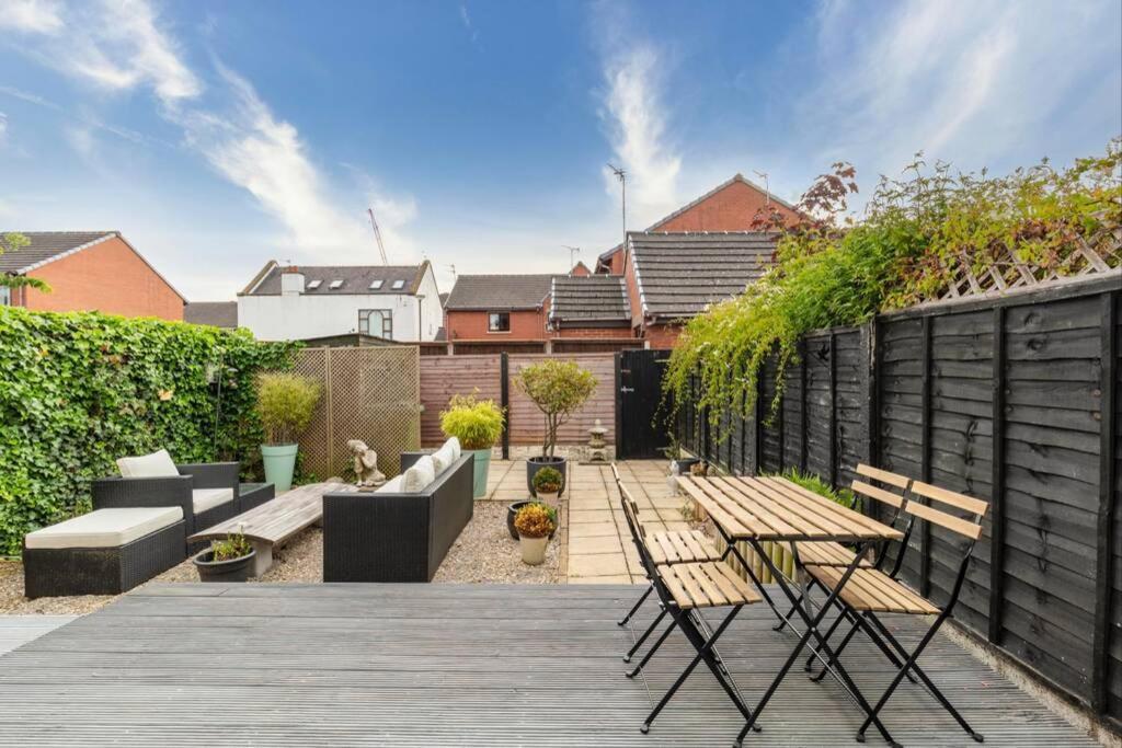 A Cheerful Three Bedroom House In Leafy Lytham Lytham St Annes Exteriör bild