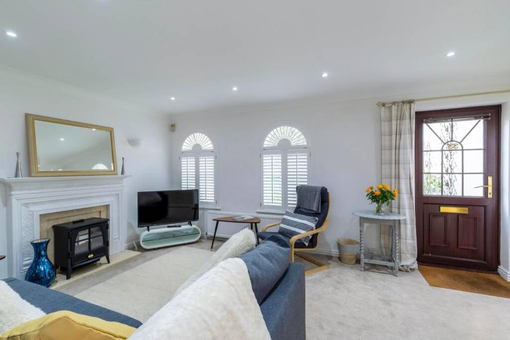 A Cheerful Three Bedroom House In Leafy Lytham Lytham St Annes Exteriör bild